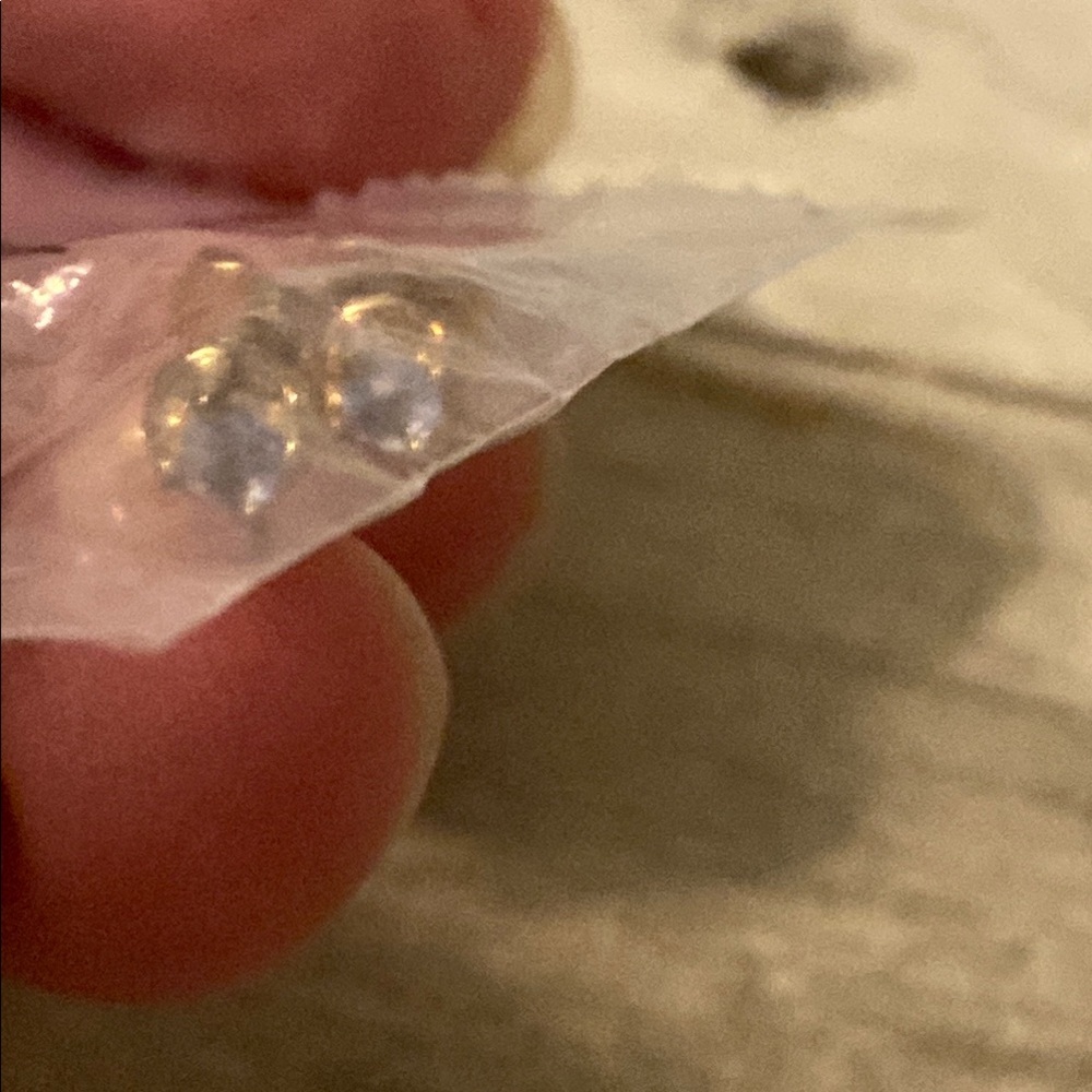 Gold tone Tanzanite Stud Earrings. New. Diamonds International. 5 Pairs - Picture 5 of 8